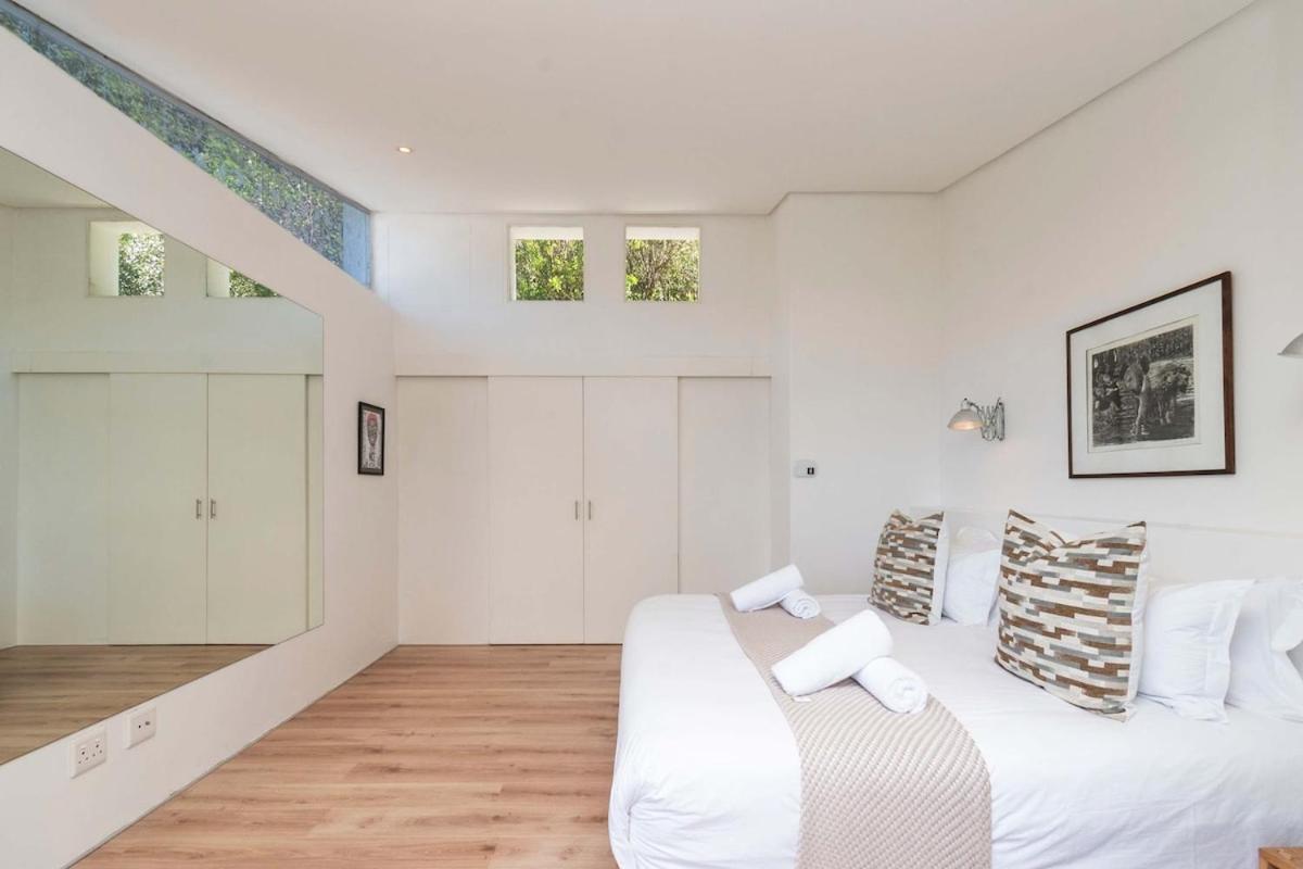 Villa Poyser Estate Forest Glass House *