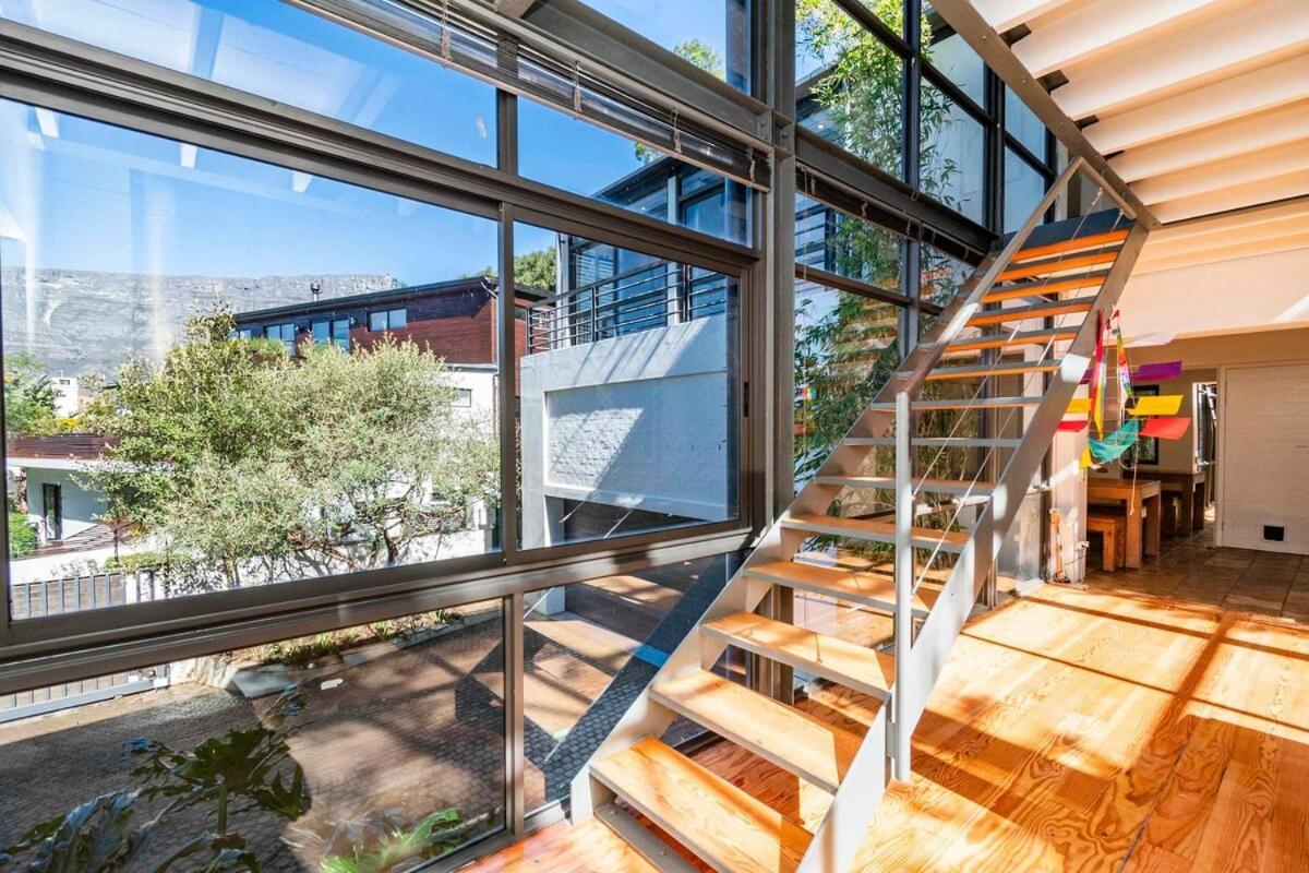 Poyser Estate Forest Glass House Villa *